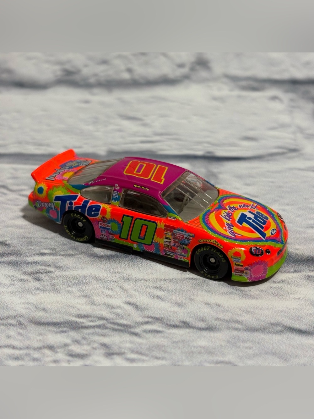 Vintage 1999 Nascar Ford Taurus Tide Ricky Rudd #10 model car